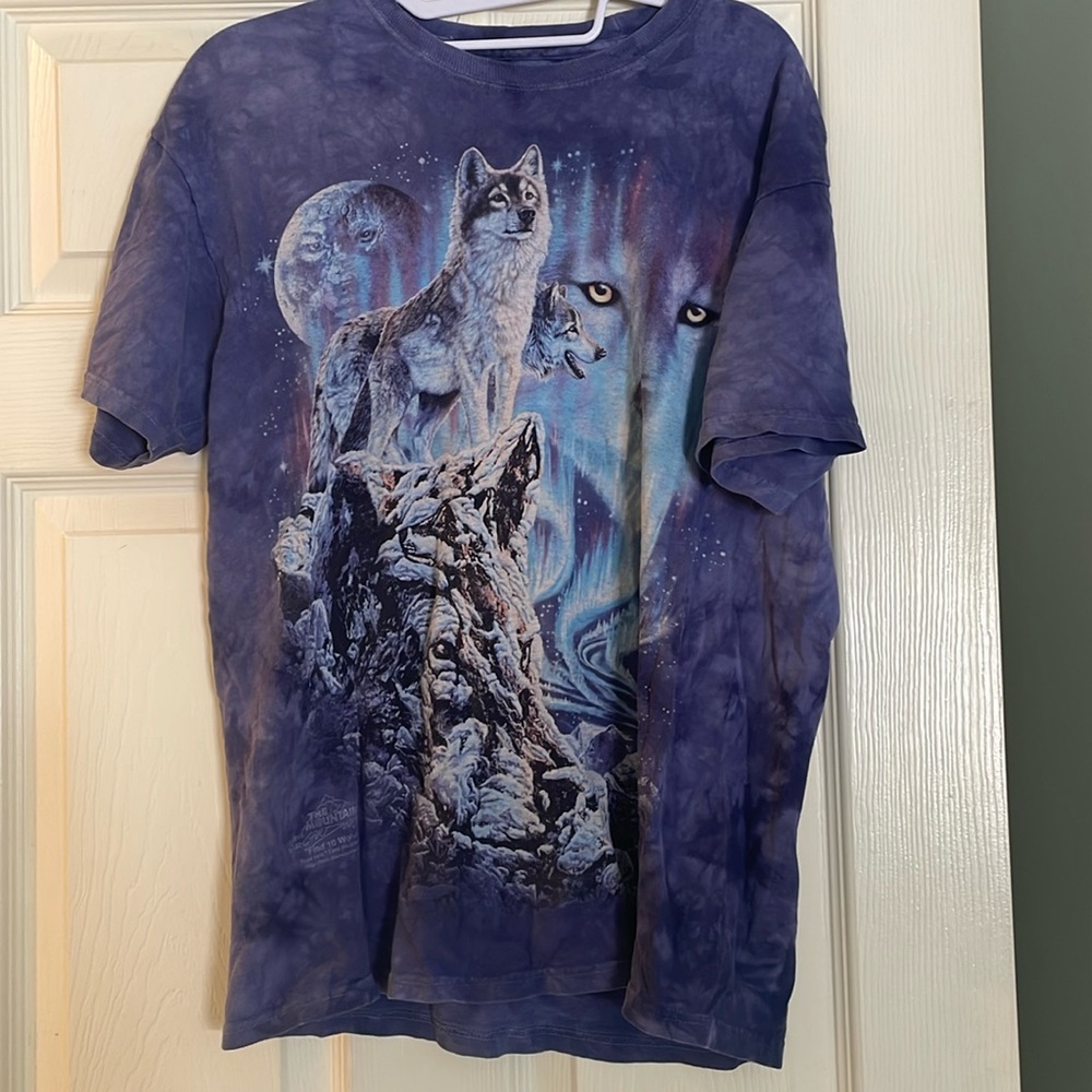 The Mountain Wolf Tshirt Size M
